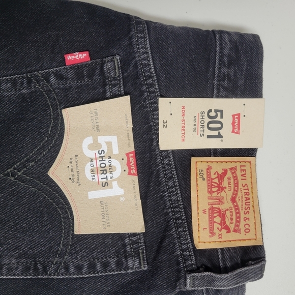 Levi's NWT 501 Mid Rise Shorts Size 32. - Picture 5 of 15